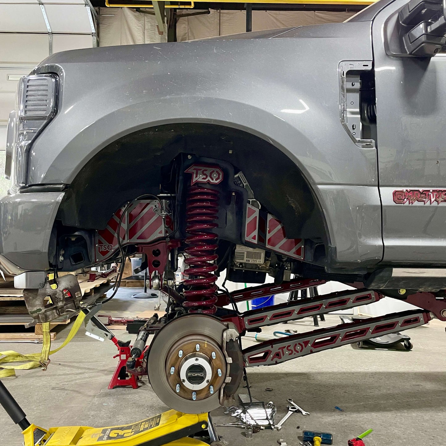 2022 Ford F-250 with TSO Frame overlays and TSO exhaust Tip on a TSO lift kit